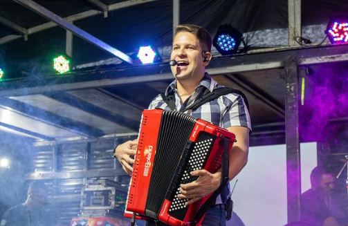 Leia mais sobre o artigo Registros de um domingo de forró no Polo do Cristo Redentor em Cumaru.